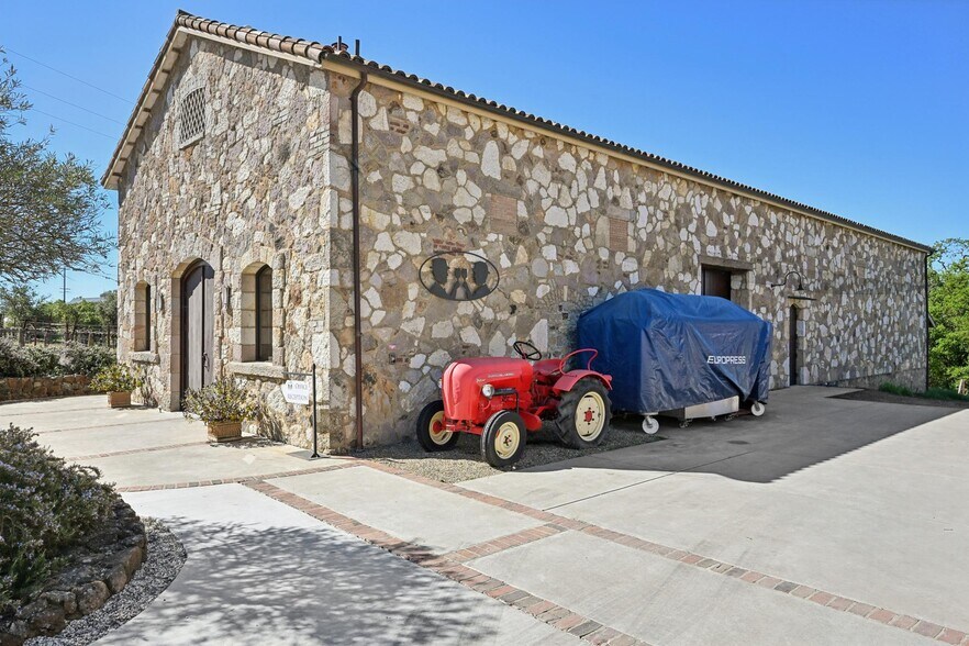 More Photos Of 1096 Hardman Ave, Napa Winery Vineyard For Sale
