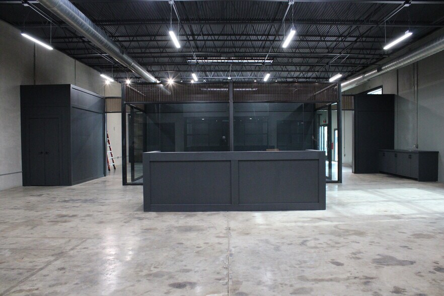 More Photos Of 702 W Commerce St, Dallas Loft Creative Space For Sale