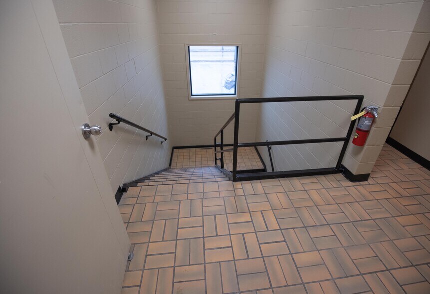 More Photos Of 1221 3rd Ave SW, Rochester Office For Lease