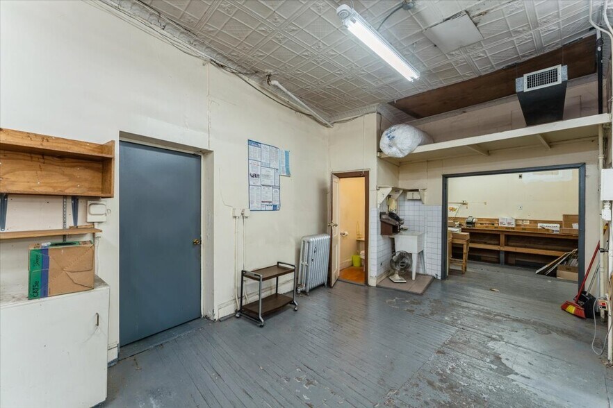 More Photos Of 13210 Hillside Ave, Richmond Hill Storefront Retail Office For Sale