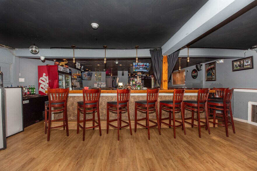 More Photos Of 932 Wyoming Ave, Scranton Bar For Sale