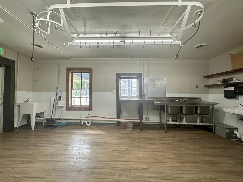 More Photos Of 712 W 20th St, Joplin Restaurant For Sale