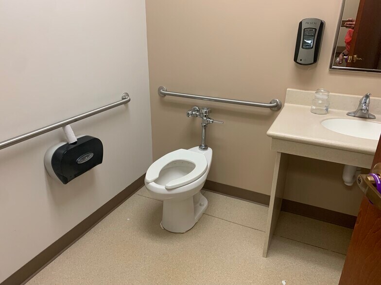 More Photos Of 200 School St, Wintersville Hospital For Sale