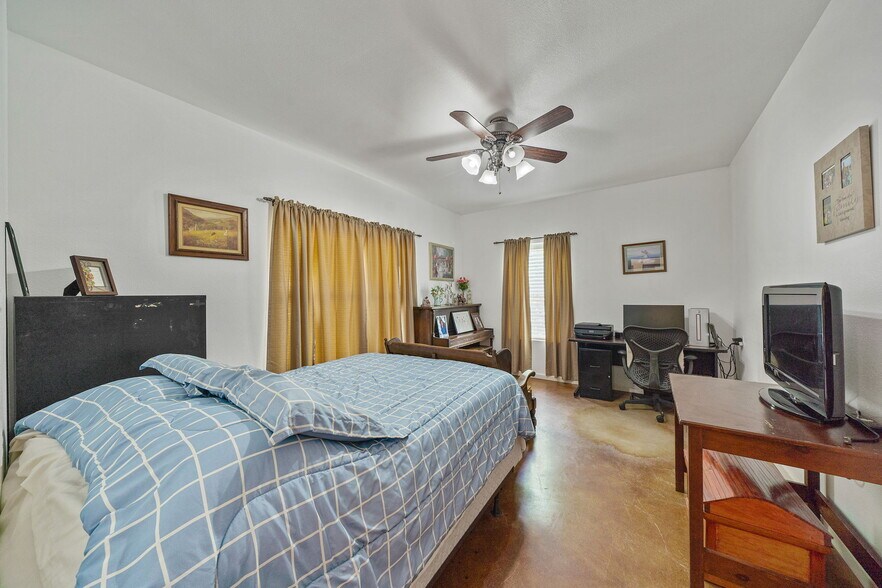 More Photos Of 14221 FM 2790, La Coste Warehouse For Sale