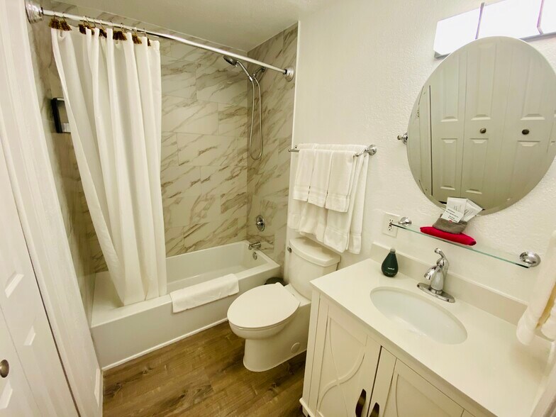 More Photos Of 104 Scudder Ln, Wimberley Hotel For Sale