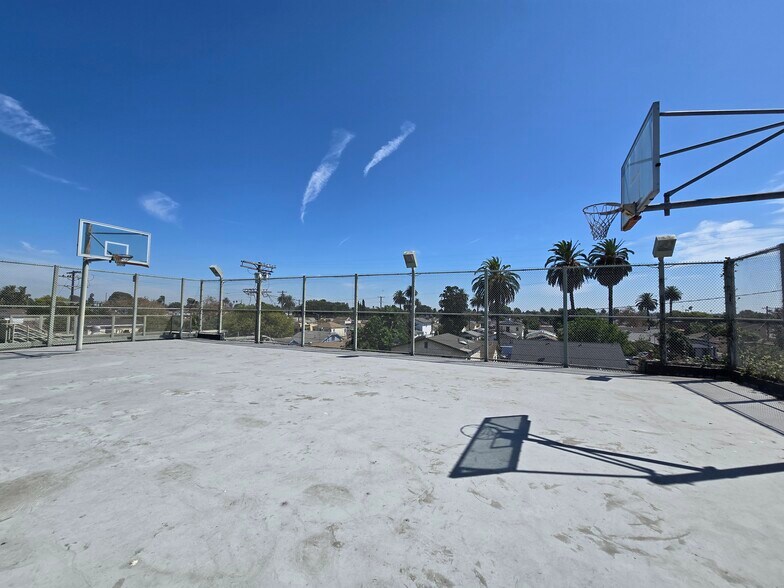 More Photos Of 1512 W Slauson Ave, Los Angeles Office For Sale