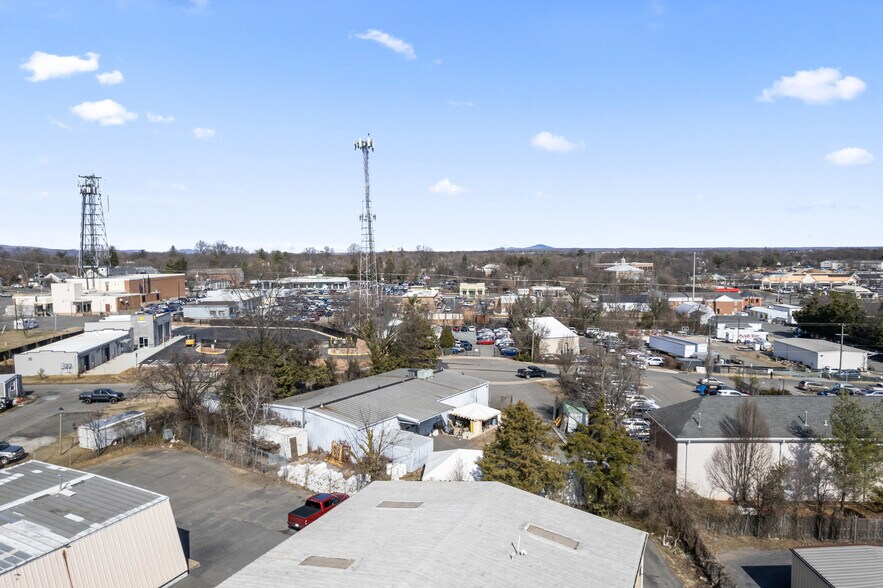 More Photos Of 309 Parker Ct SE, Leesburg Freestanding For Lease