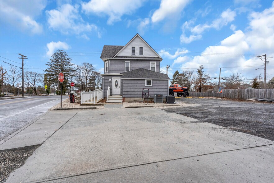 More Photos Of 59 N Main St, Manahawkin Freestanding For Sale
