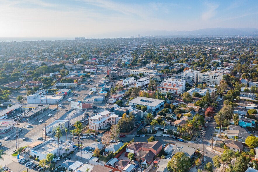 More Photos Of 2478 Penmar Ave, Venice Dormitory For Sale