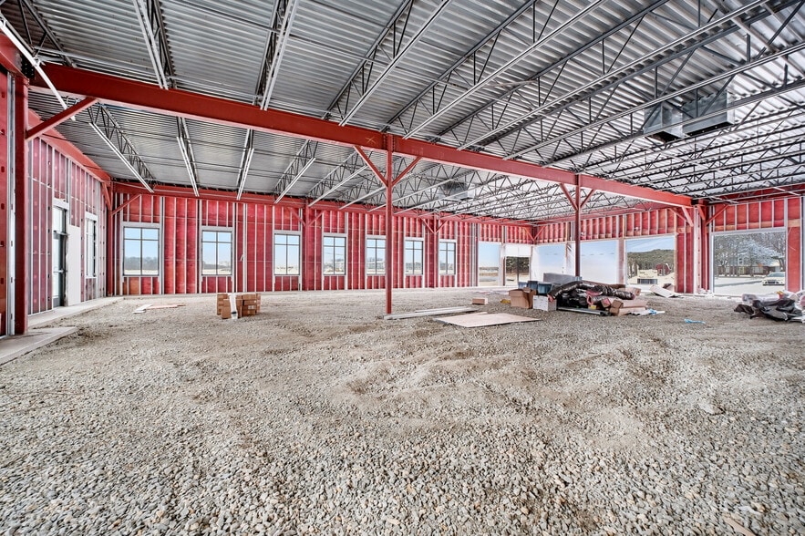 More Photos Of 13675 Brooks School Rd, Noblesville General Retail For Lease