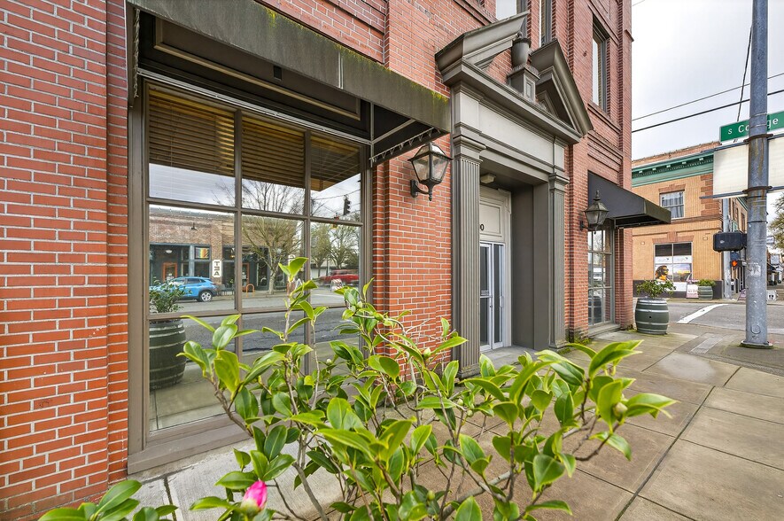 More Photos Of 700 E 1st St, Newberg Storefront Retail Residential For Sale