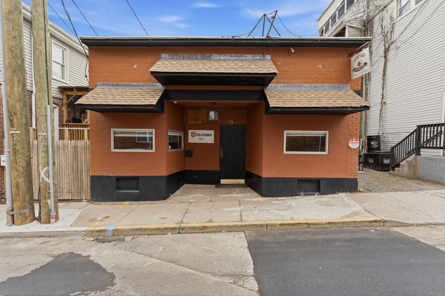 More Photos Of 73 Ferry St, Middletown Bar For Sale