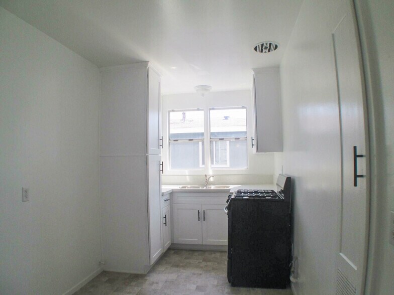 More Photos Of 440 N Zona Ct, Long Beach Multifamily For Sale