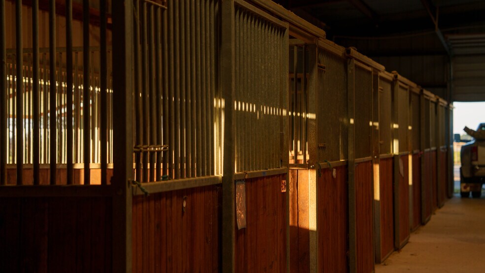 More Photos Of 3018 FM 2578, Kaufman Horse Stables For Sale