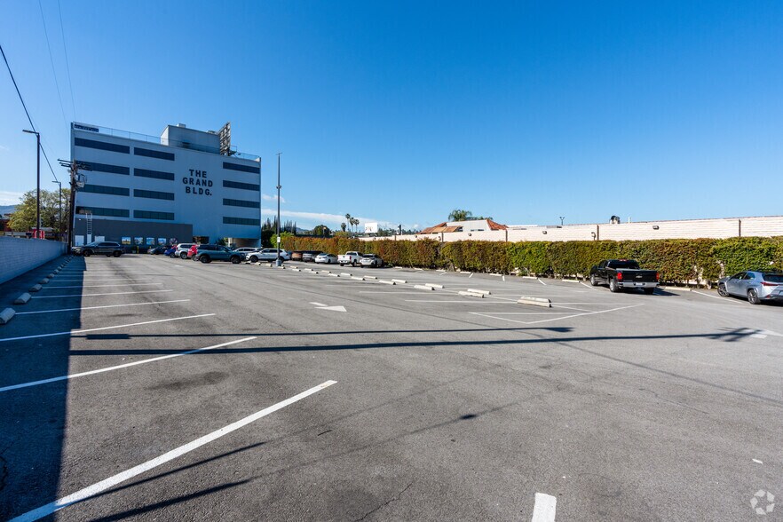 More Photos Of 18345 Ventura Blvd, Tarzana Medical For Lease