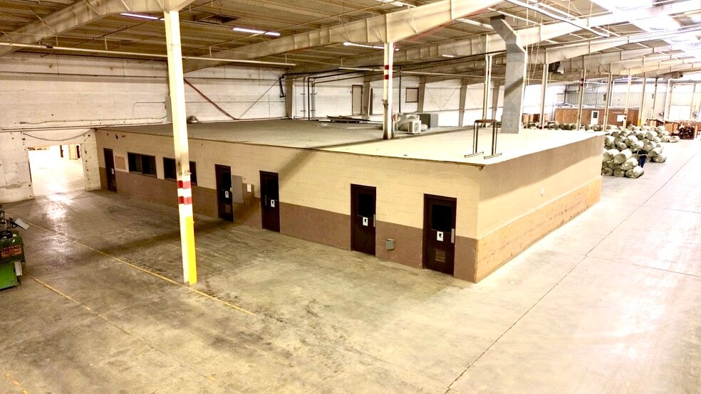 More Photos Of 103 S Acres St, Sikeston Distribution For Lease