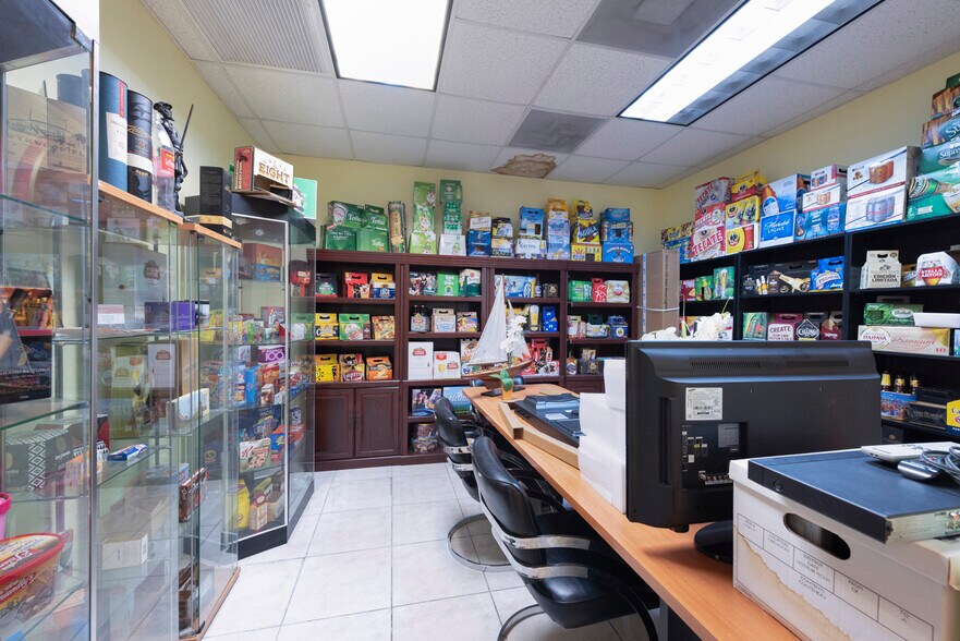 More Photos Of 10200 NW 25th St, Doral Light Distribution For Sale