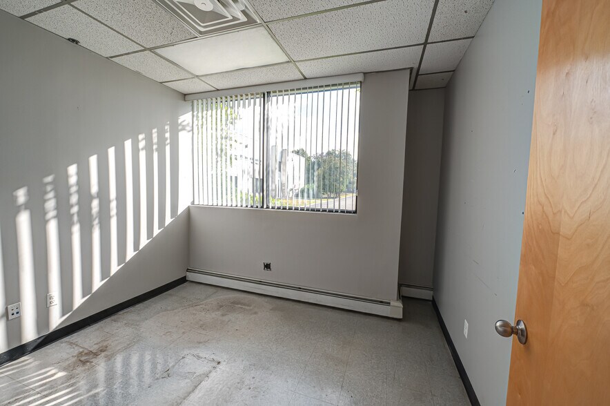 More Photos Of 1800 Ocean Ave, Ronkonkoma Light Distribution For Lease