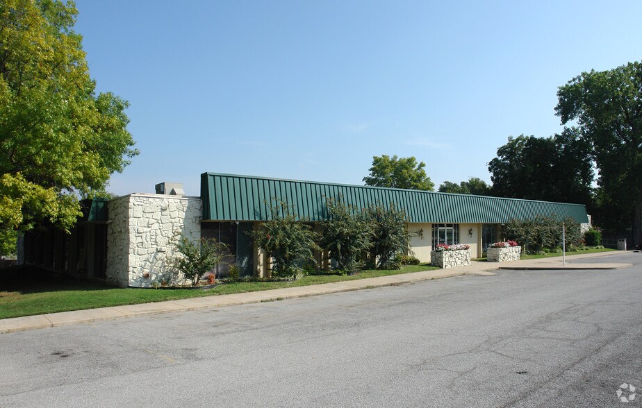More Photos Of 5525 E 51st St, Tulsa Office For Lease