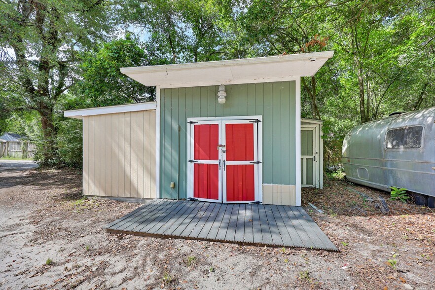 More Photos Of 4911 Oleander Dr, Wilmington General Retail For Sale