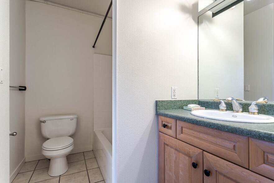 More Photos Of 1070 Bannock St, Denver Storefront Retail Office For Lease