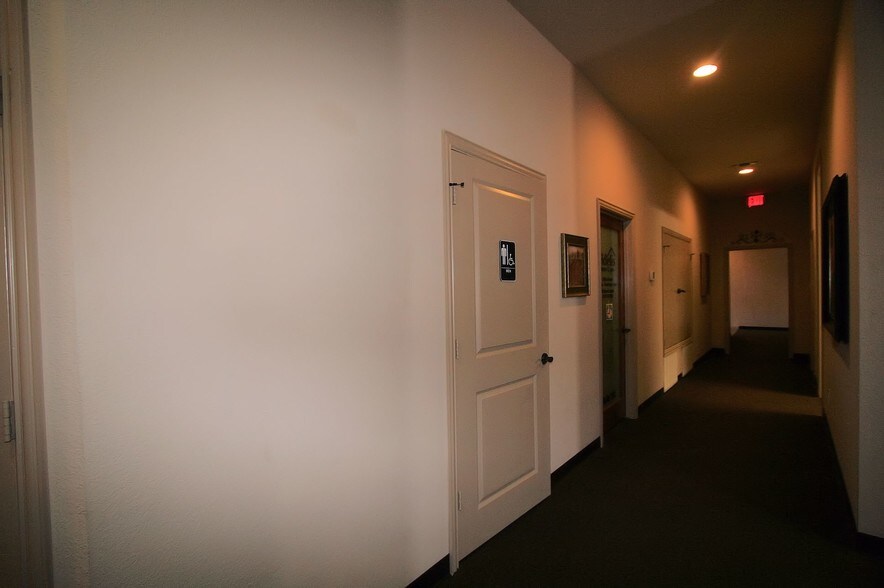 More Photos Of 200 S 14th St, Midlothian Medical For Sale
