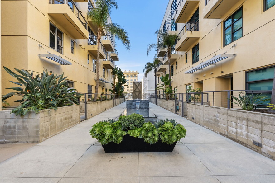 More Photos Of 133 The Promenade N, Long Beach Multifamily For Sale