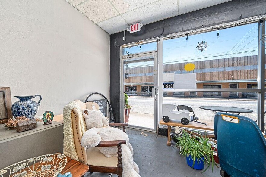 More Photos Of 111 N 3rd St, Ozark General Retail For Sale