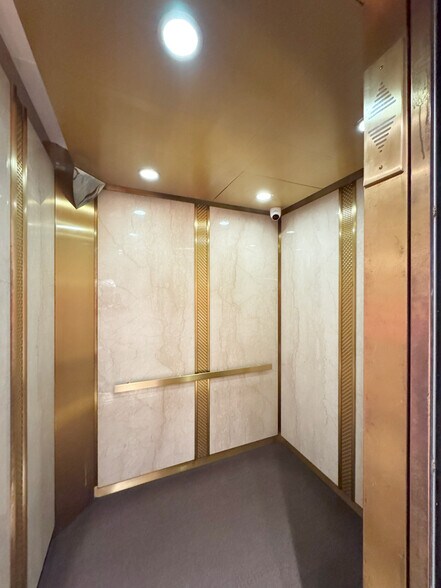 More Photos Of 49 W 38th St, New York Office For Lease