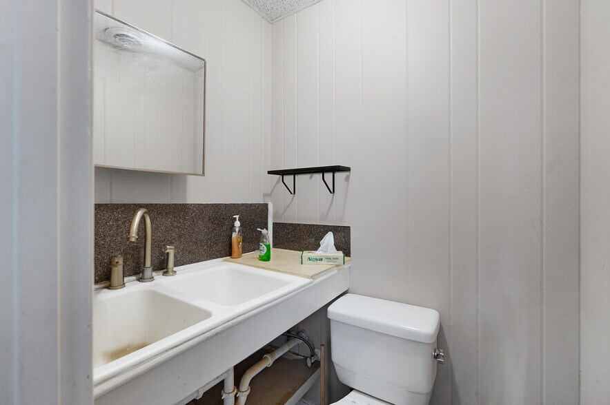 More Photos Of 514 S Wall St, Calhoun Storefront Retail Office For Lease