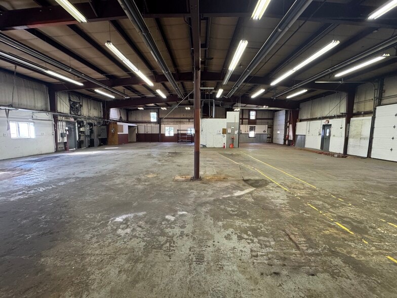 More Photos Of 24 Elise St, Westfield Flex For Lease