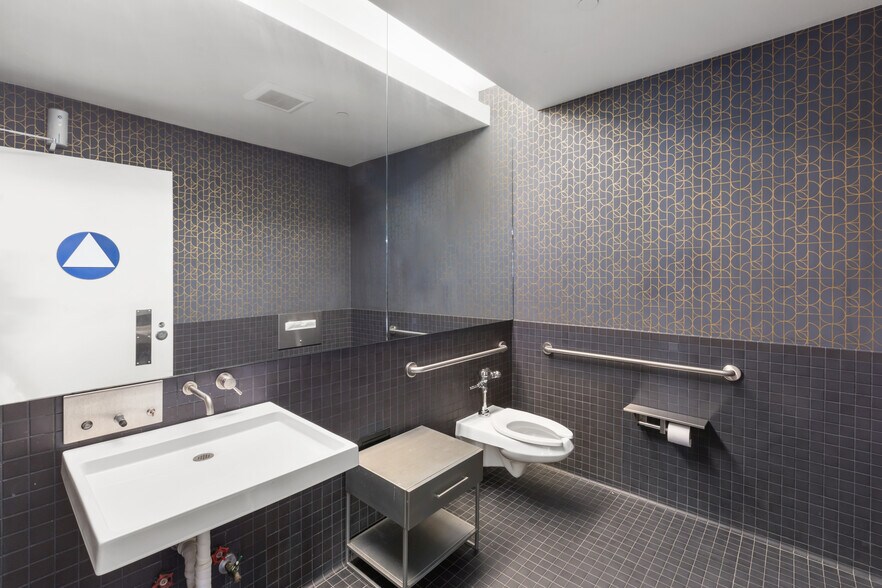 More Photos Of 555 19th St, San Francisco Loft Creative Space For Lease