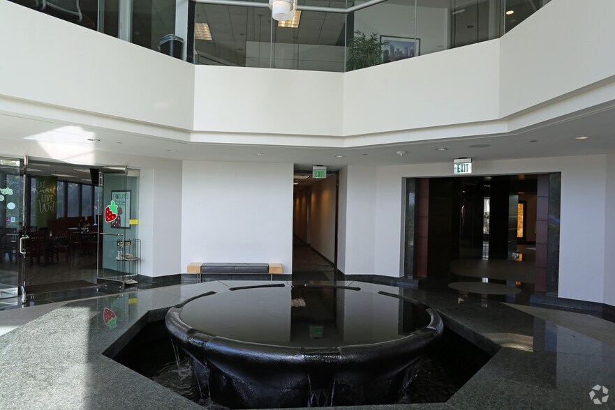 More Photos Of 2701 N Rocky Point Dr, Tampa Office For Lease