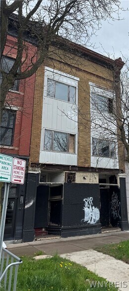 More Photos Of 326 Niagara St, Niagara Falls Office Residential For Sale