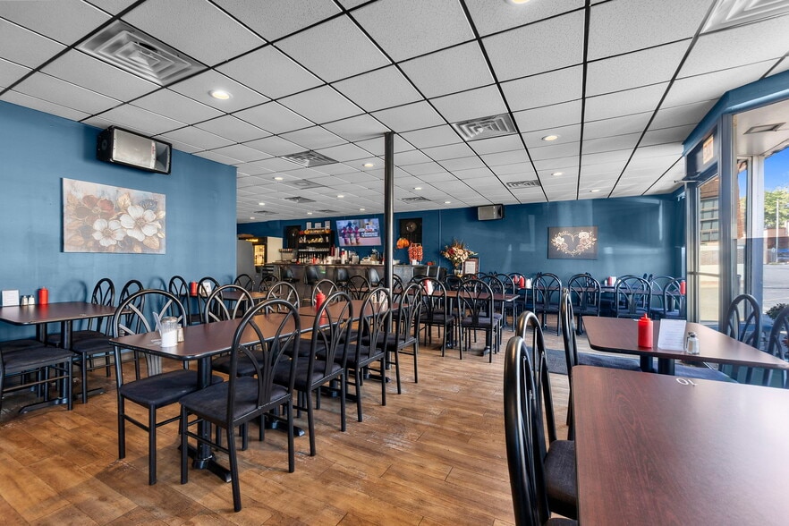 More Photos Of 25 W Tywappity St, Benton Restaurant For Sale