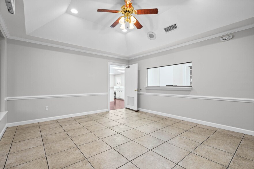 More Photos Of 3664 College Ln S, Mobile Medical For Sale