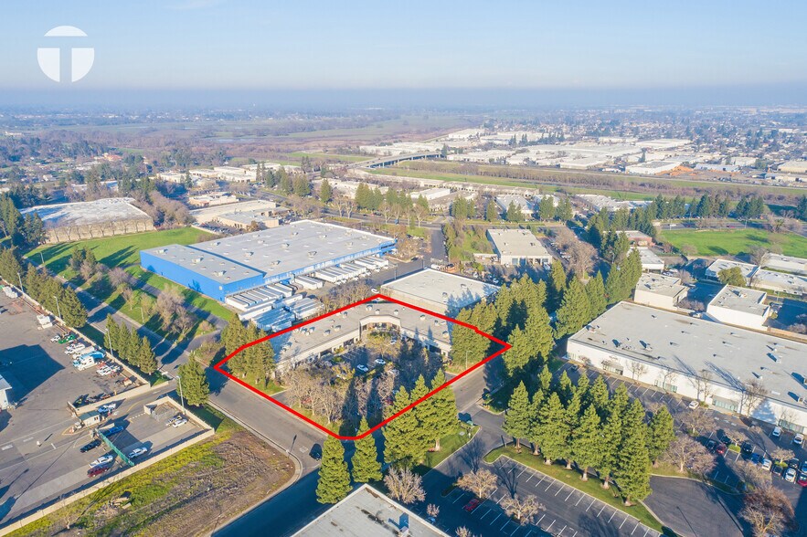 More Photos Of 819 Striker Ave, Sacramento Flex For Lease