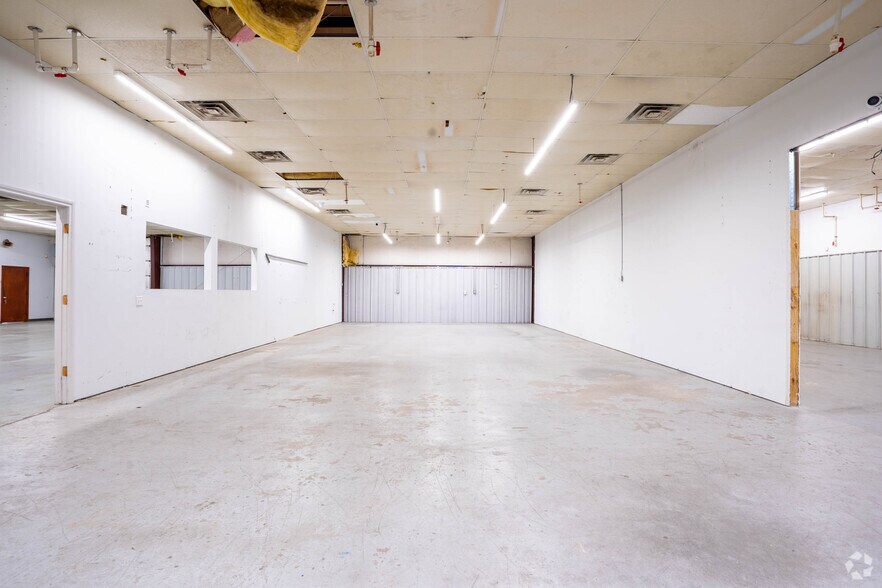 More Photos Of 8807-8815 Emmott Rd, Houston Unknown For Lease