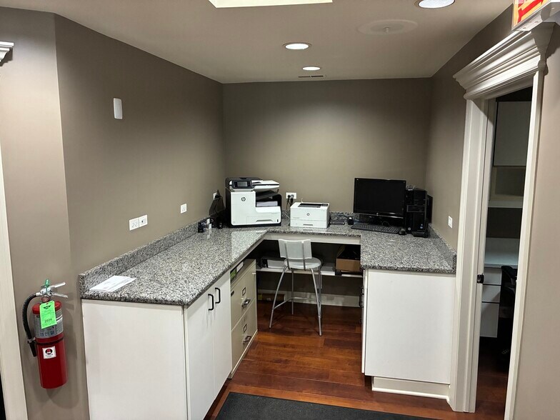 More Photos Of 6745 W 127th St, Palos Heights Office For Sale