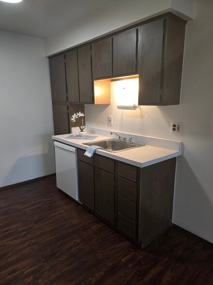 More Photos Of 1870 Saint Johns Blvd, Lincoln Park Apartments For Sale