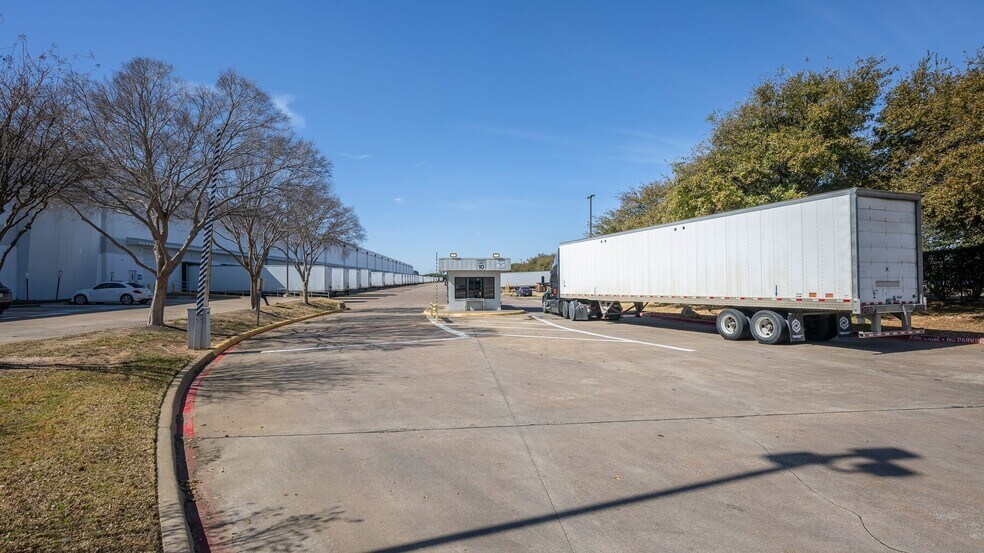 More Photos Of 14900 Frye Rd, Fort Worth Warehouse For Lease