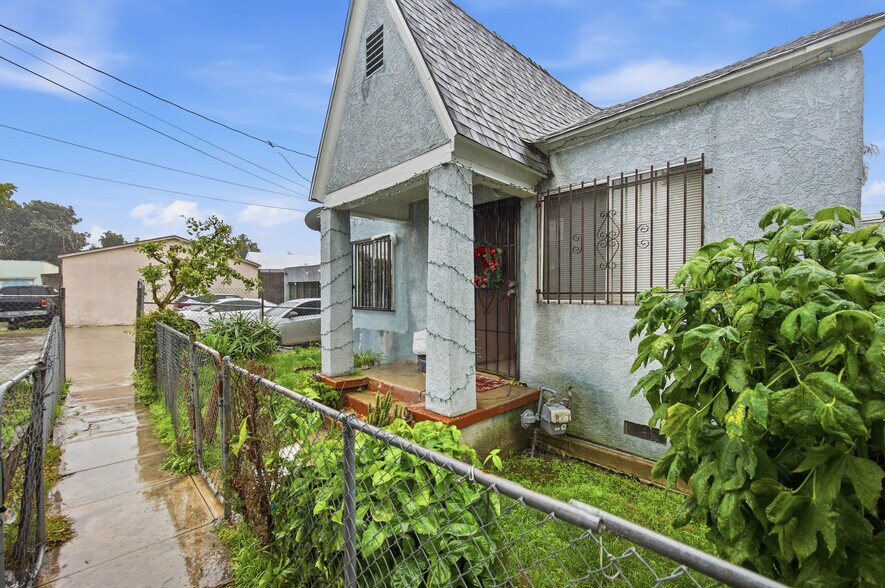 More Photos Of 406-412 1/2 E Rosecrans Ave, Compton Apartments For Sale