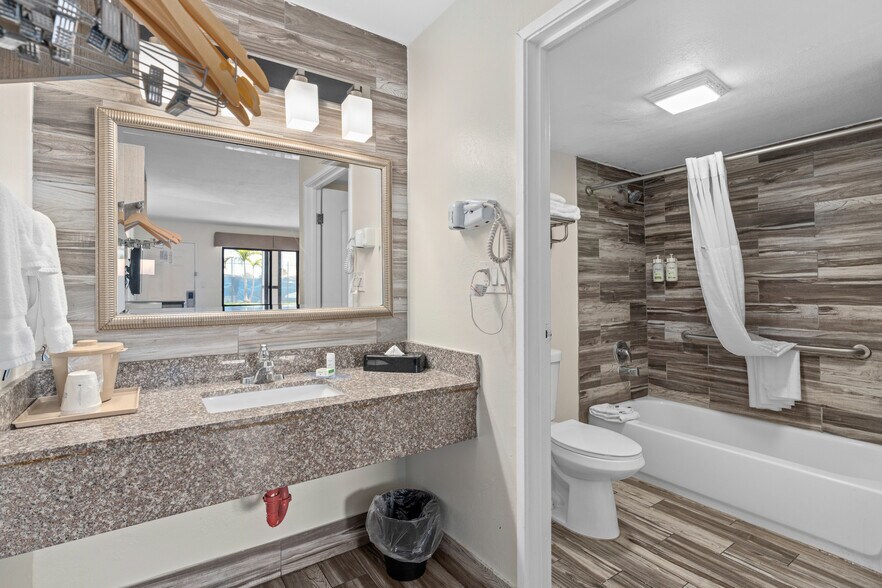 More Photos Of 3956 W Colonial Dr, Orlando Hotel For Sale