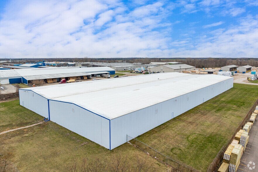 More Photos Of 69687 Kraus Rd, Edwardsburg Warehouse For Lease