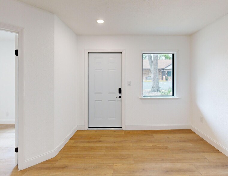 More Photos Of 415 Montgomery Rd, Altamonte Springs Office Residential For Sale