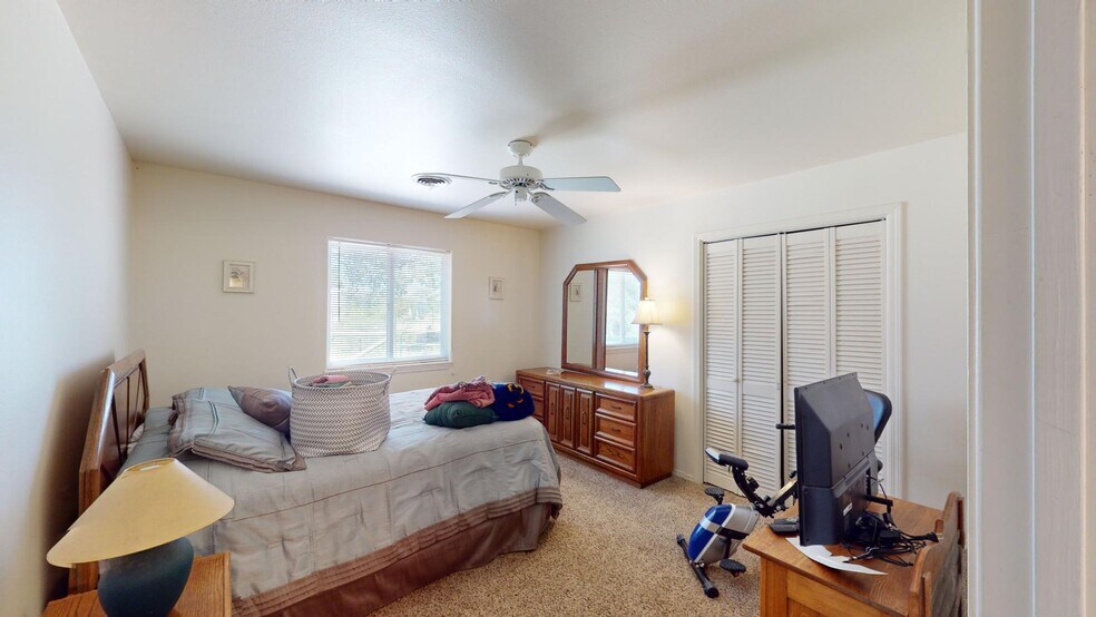 More Photos Of 1804 E College Blvd, Roswell General Retail For Sale