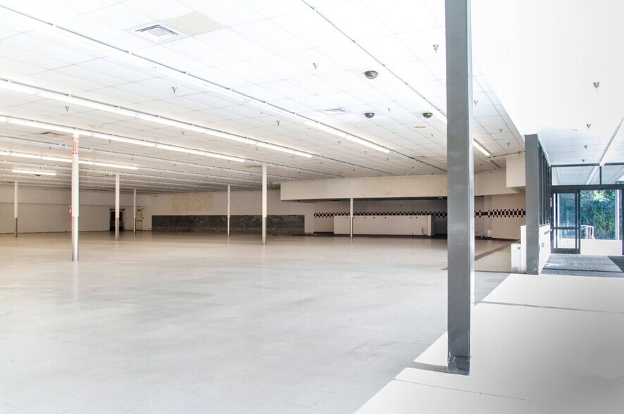 More Photos Of 701 Riverside Ave, Waycross General Retail For Sale