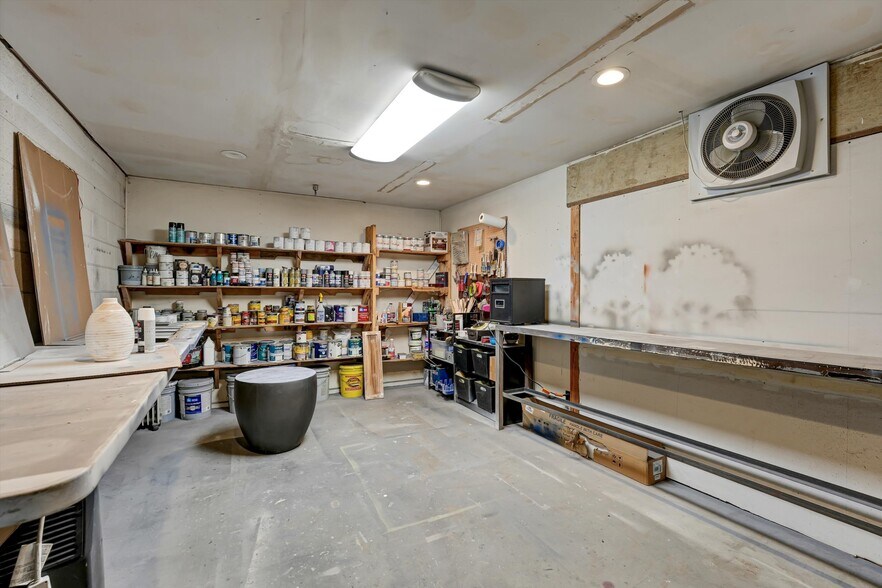 More Photos Of 1904 W Emory Rd, Powell Light Manufacturing For Sale