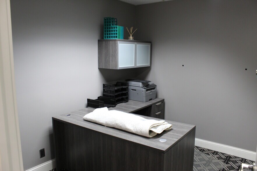 More Photos Of 6820-6848 Washington Ave S, Eden Prairie Showroom For Lease