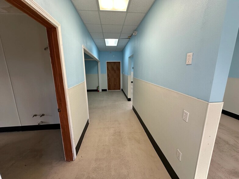 More Photos Of 2004 Roselawn Ave, Monroe Showroom For Lease